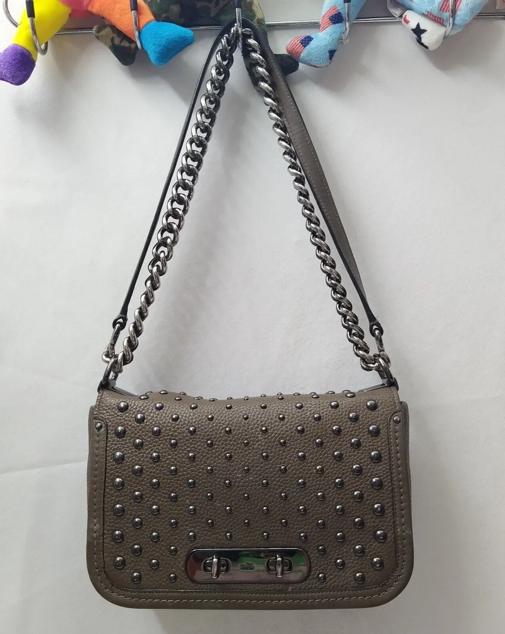 Coach Swagger Shoulder Bag In Brown Pebble Leather With Ombre Rivets Chain Strap